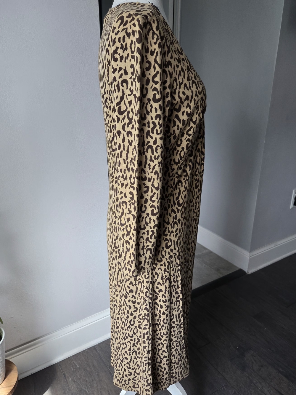 NWT LOFT Ann Taylor Leopard Print V-Neck Twist Front Dress Size 6 Casual Work - Picture 2 of 6